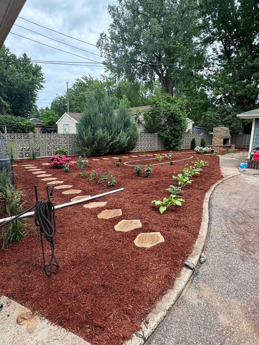 Mulch Bed with Stepping Stones